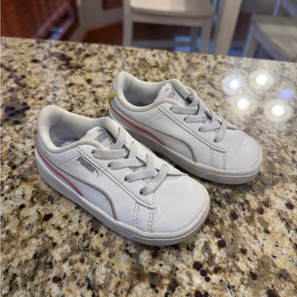 Puma Toddler White Sneakers with Rubber Sole and Low-Top Design